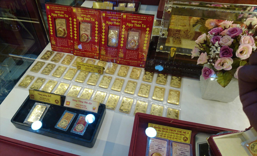 Nên thận trọng mua vàng trong lúc này