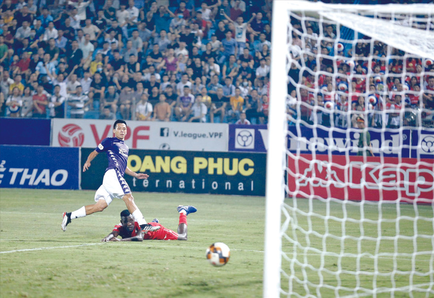 HAGL gục ngã trước chủ nhà Hà Nội trên sân Hàng Đẫy chiều 6/6 ảnh: NHƯ Ý