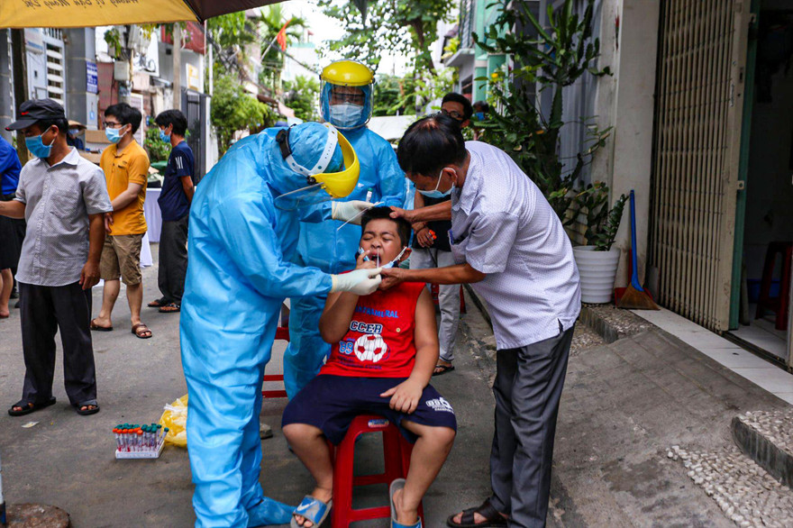 Đà Nẵng đang khẩn trương xét nghiệm truy vết COVID-19Ảnh: Nguyễn Thành