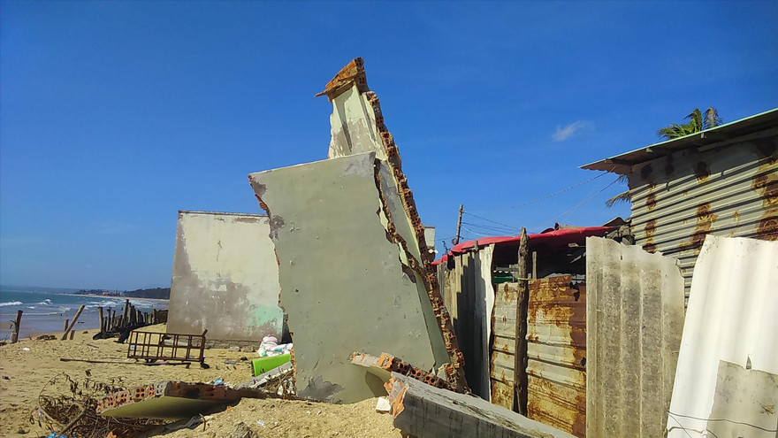 Nhiều đoạn bờ biển ở Bình Thuận bị xâm thực nặng nề