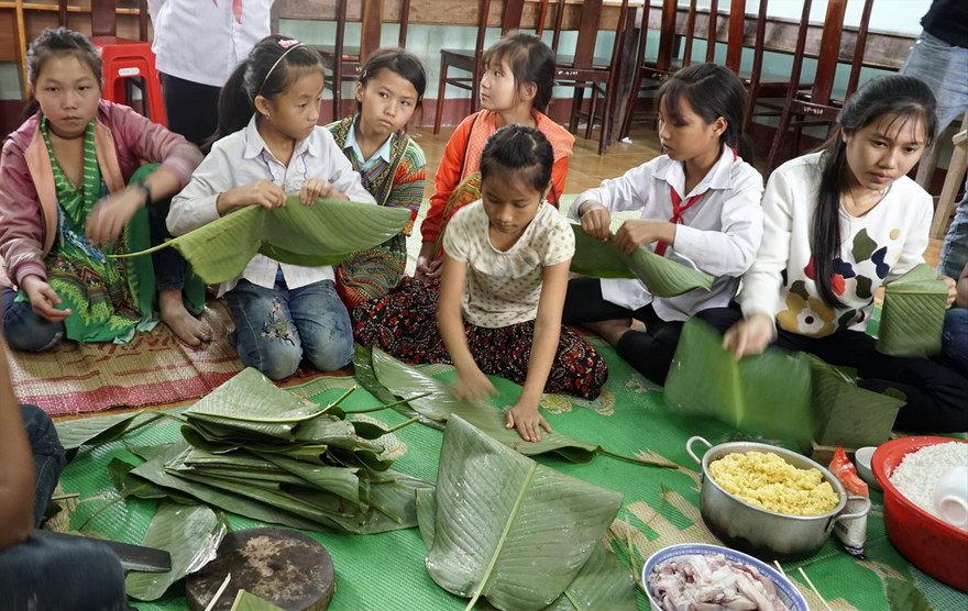Nhiều cá nhân, tổ chức có các hoạt động tình nguyện vì cộng đồng sẽ được vinh danh vào ngày 3/1. (Trong ảnh là hoạt động trong chương trình Bánh chưng xanh của Nhóm thiện nguyện Vòng tay yêu thương- Đắk Lắk)