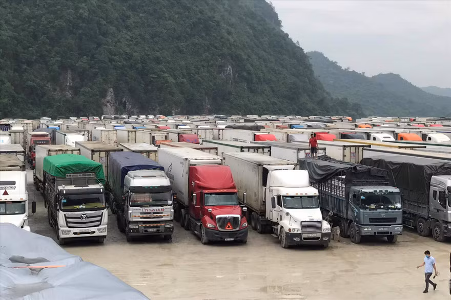 Hàng nghìn xe nông sản vẫn bị ùn tắc ở các cửa khẩu tại Lạng Sơn. Ảnh: Nam Khánh