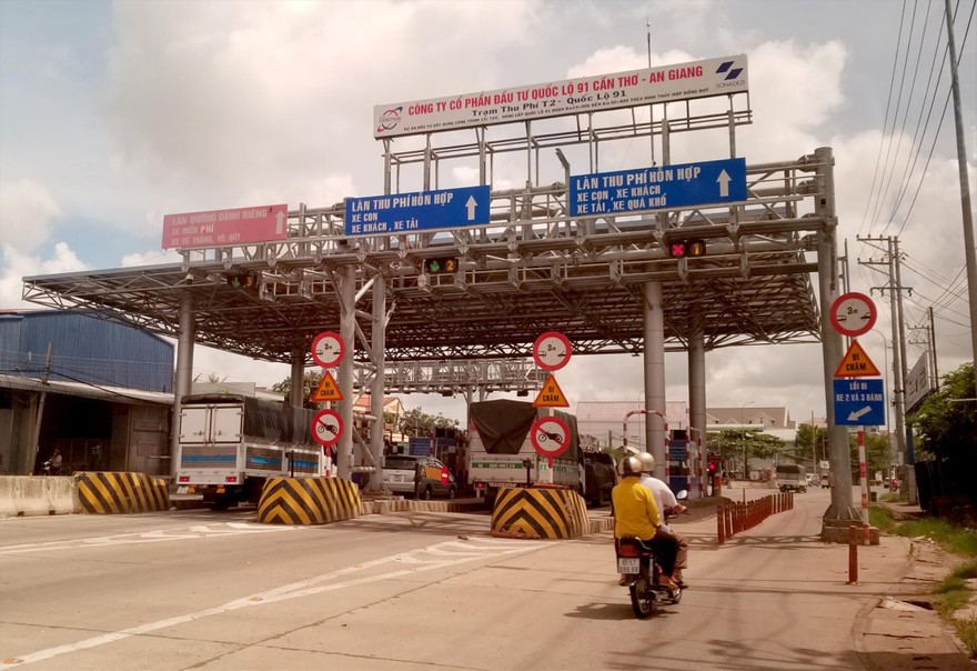 Dự án BOT Quốc lộ 91 (Cần Thơ) theo Hợp đồng BOT ký với Bộ GTVT, nhà đầu tư sẽ được tăng phí 18% vào cuối năm 2019. Tuy nhiên, việc này đang phải dừng lại, vì các lái xe phản đối Ảnh: PV