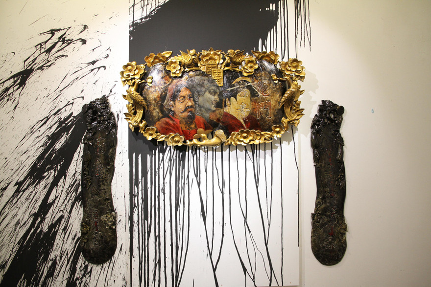 Sắp đặt Ú ớ - sơn điều, sơn ta trên gỗ của Nguyễn Đoan Ninh