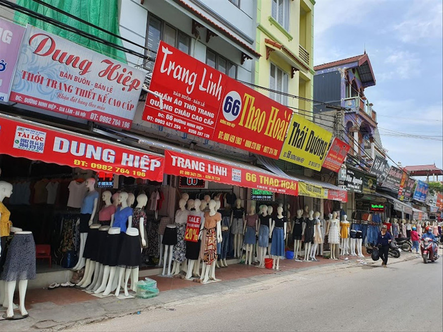 Khu vực cửa hàng giới thiệu sản phẩm tại Dốc Lã