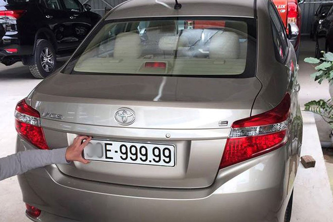 Ðề án thí điểm cấp biển số xe ô tô thông qua đấu giá (đấu giá biển số xe đẹp). Trong ảnh một biển số ngũ quý 9 Ảnh: Anh Tuấn