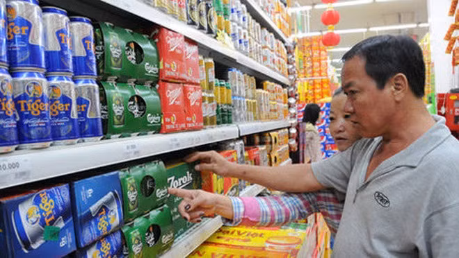 Bia tăng giá liên tục ngày cận Tết