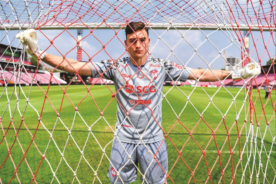 Văn Lâm đang​trải qua quãng thời gian khó khăn ở​Muangthong United 