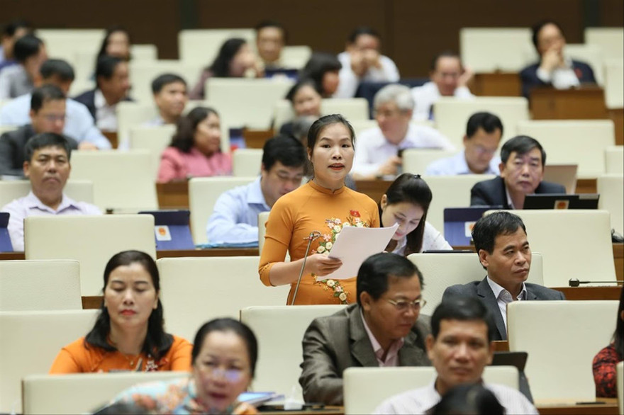 ĐBQH Cao Thị Giang phát biểu tại Hội trường Ảnh: Như Ý