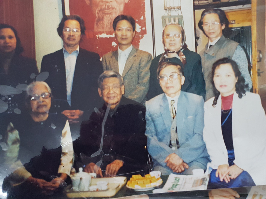 Nguyên Tổng Bí thư Lê Khả Phiêu thăm gia đình cố họa sỹ Bùi Trang Chước