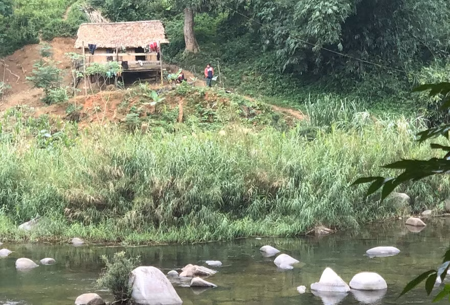 Người Mày sinh sống trên đồi cao và đầu nguồn nước
