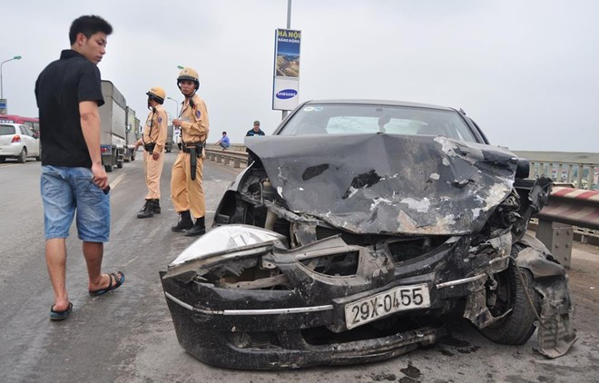 Hiện trường vụ liên hoàn trên cầu Thăng Long