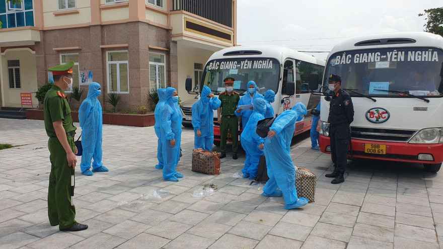 Bắt đầu đưa 4.000 công nhân hết cách ly từ Bắc Giang về Lạng Sơn