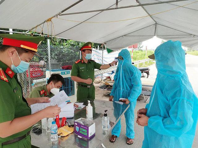 Thủ tướng tặng bằng khen 14 tập thể, cá nhân tiêu biểu chống dịch COVID-19 tại Bắc Giang