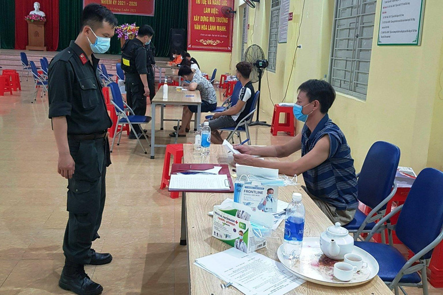 10 người ở Bắc Giang tụ tập xem trận Malaysia - Việt Nam bị xử phạt 