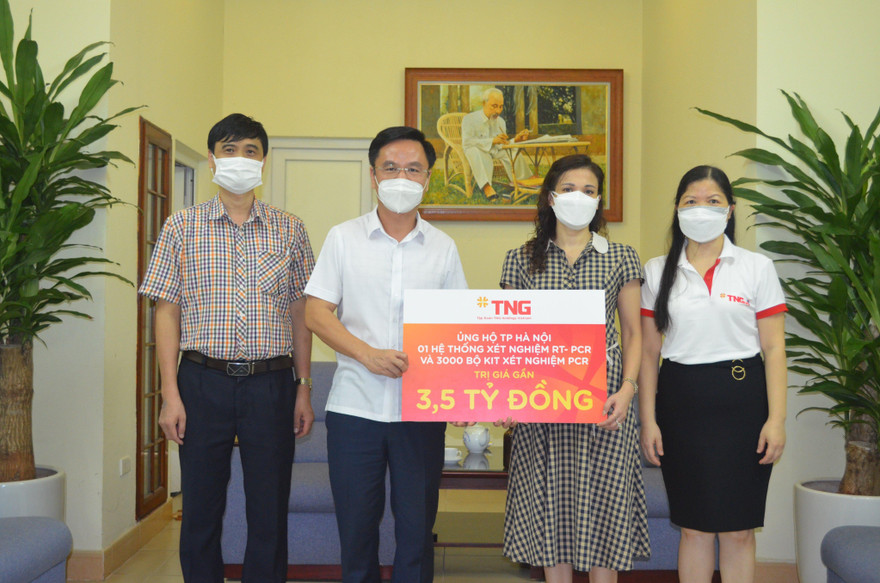 TNG Holdings Vietnam tặng hệ thống xét nghiệm COVID-19 cho bệnh viện dã chiến Hà Nội 