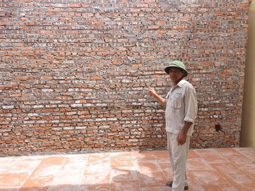 Chủ tịch huyện chỉ đạo xử lý vụ xây tường bao đình làng chắn lối đi của người dân