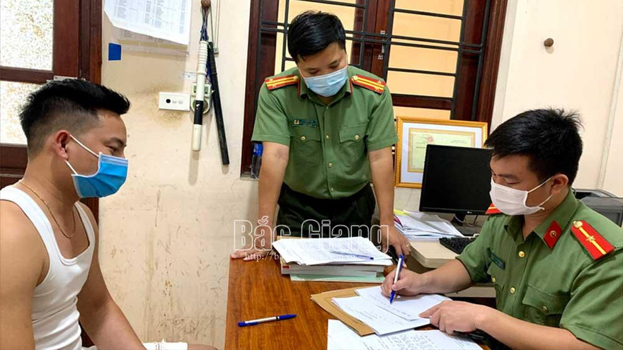 Xử phạt đối tượng tung tin giả 'vải thiều bị ép giá còn 2.000 đồng'