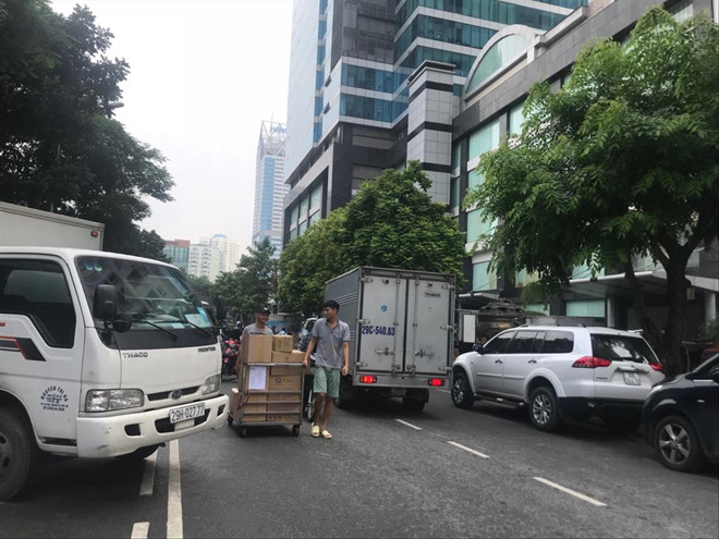 Bãi đỗ xe chợ dược phẩm Hapulico khá lộn xộn gây bức xúc cho người dân