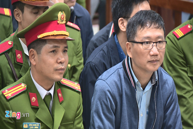 Trịnh Xuân Thanh trước tòa. Ảnh: Zing