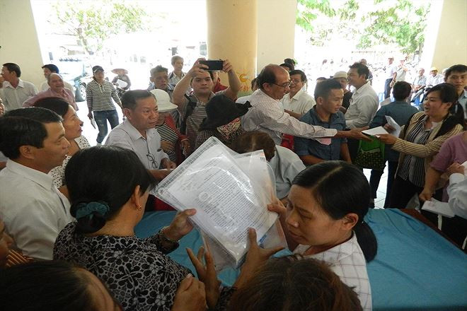 Người dân tại buổi tiếp xúc cử tri quận 2 ngày 22/11 Ảnh: Đ.D 