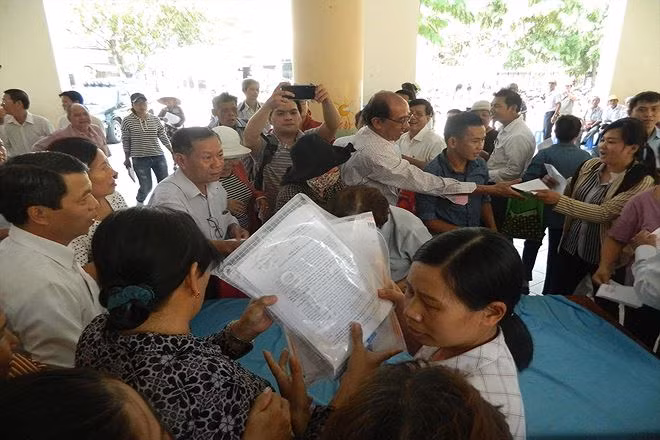 Người dân tại buổi tiếp xúc cử tri quận 2 ngày 22/11 Ảnh: Đ.D 