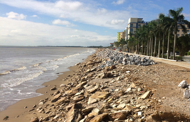 Bờ kè bãi biển Hải Tiến –Thanh Hóa Ảnh: Minh Châu