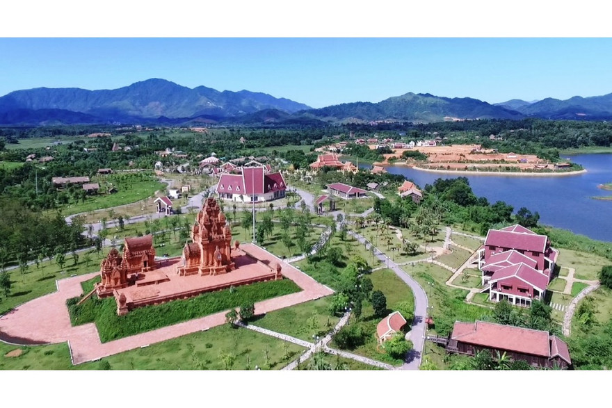 Làng văn hóa - du lịch các dân tộc Việt Nam - Ảnh: Sưu tầm