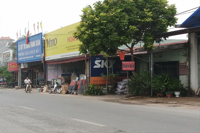 Khu đất tại xứ đồng Kho Xăng được xây dựng thành những ki-ốt giáp mặt đường Ảnh: P.V