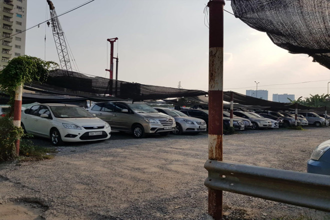 Gara, salon ô tô, bãi xe trái phép tại các dự án 28 ha Cầu Giấy, Hà Nội