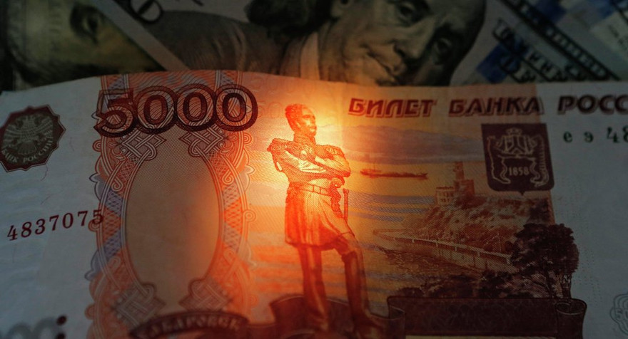 Forbes: Các biện pháp trừng phạt không "giết" nổi kinh tế Nga