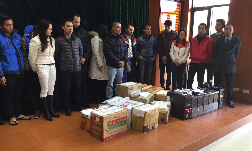 Các đối tượng cùng tang vật bị bắt giữ.