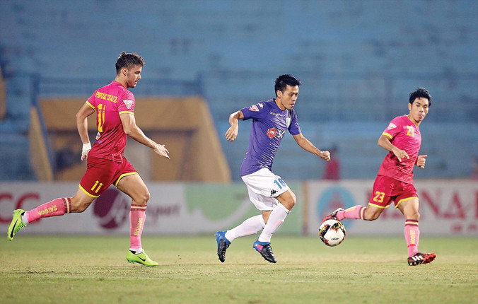 Sau thời gian nâng cấp, mặt sân Hàng Đẫy hiện được đánh giá là một trong những mặt sân đẹp nhất Việt Nam, đảm bảo cho các cầu thủ phô diễn trình độ kỹ thuật cá nhân. Ảnh: VSI.