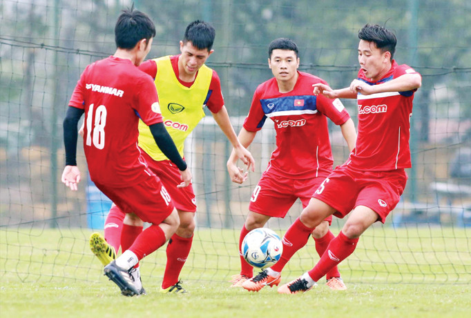 Các tuyển thủ Việt Nam được HLV Park Hang Seo yêu cầu tập trung tối đa cho nhiệm vụ phòng ngự trong quá trình chuẩn bị cho trận đấu với ĐT Afghanistan ngày 14/11 tới. Ảnh: VSI.