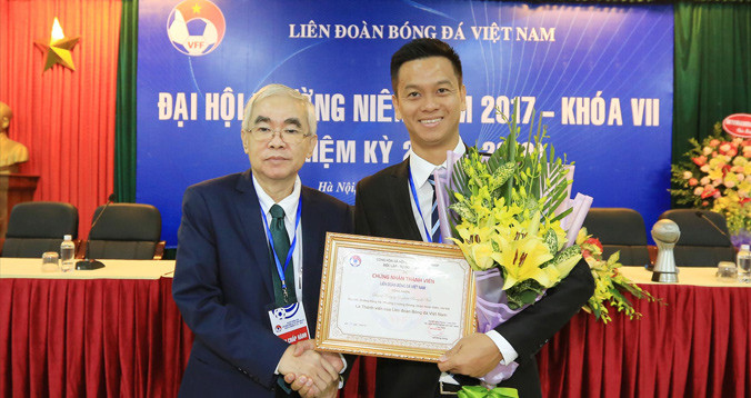 Đại hội VFF khoá VIII chỉ còn 3 tháng nữa sẽ diễn ra nhưng người thay thế vị trí của ông Lê Hùng Dũng (trái) vẫn chưa xuất hiện. Ảnh: VSI.