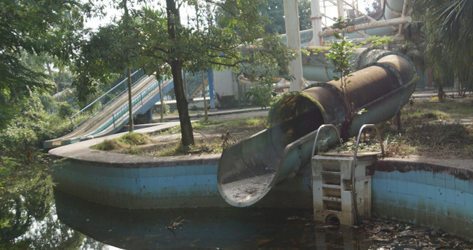 Khu giải trí dưới nước bị “bỏ hoang”. Ảnh: Hoàng Mạnh Thắng.