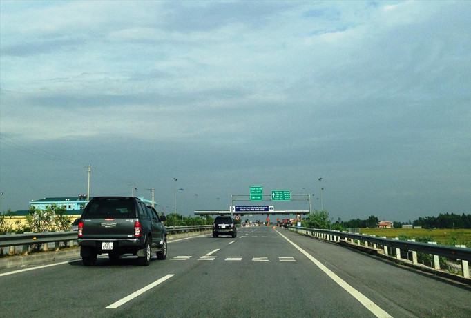 Cao tốc đường bộ tách riêng đường sắt, lãng phí lớn