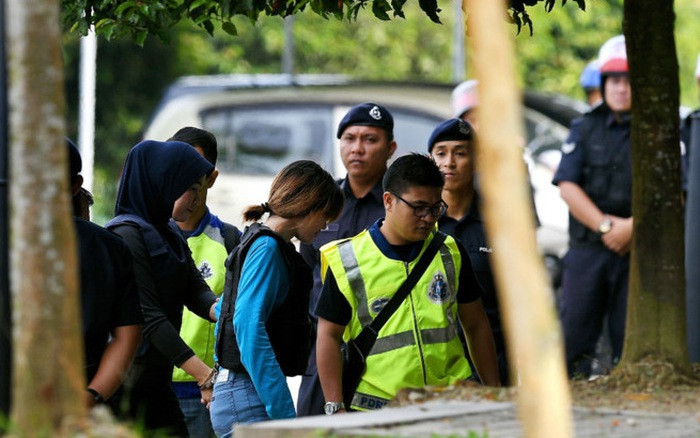  Xét xử Đoàn Thị Hương: Kiểm tra quần áo vấy chất độc của 2 nghi phạm