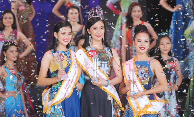 Thí sinh Phạm Thị Thu Hà (ĐH Tây Đô) trở thành Hoa khôi Sinh viên Việt Nam 2017. Ảnh: Xuân Tùng.