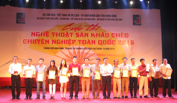 Cuộc thi nào cũng có rất nhiều người nhận giải thưởng.