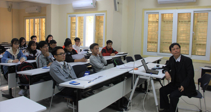 Sinh viên hệ CNKHTN tại trường ĐH Khoa học Tự nhiên trong giờ học. Ảnh: N.H 