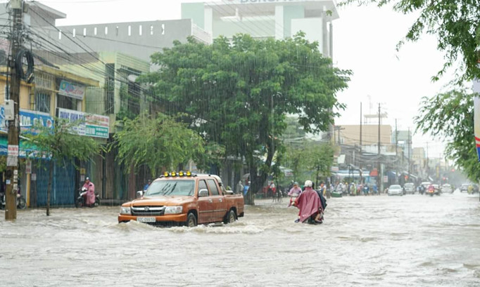 Trục đường chính của thành phố Tam Kỳ (Quảng Nam). Ảnh: Linh Nấm.