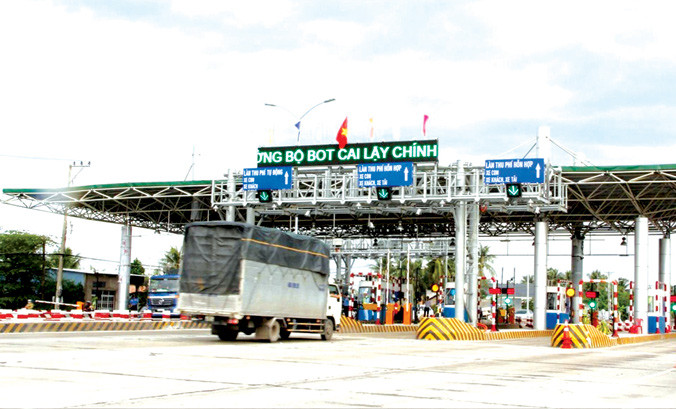 Theo nguyên Bộ trưởng GTVT Trương Quang Nghĩa khi quyết toán sẽ ra ngay dự án BOT của ai. Trong ảnh, BOT Cai Lậy gây bức xúc dư luận phải tạm dừng thu phí 1 tháng theo chỉ đạo của Thủ tướng. 