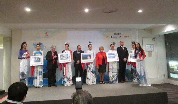 Ra mắt bộ tem về biển Việt Nam.