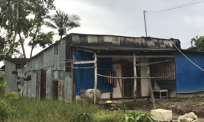 Gia cảnh của ông Ngô Trường Sơn khá khó khăn. Ngôi nhà của vợ chồng ông Sơn tại ấp 6, xã Thới Bình (huyện Thới Bình, Cà Mau).