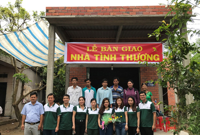 Vietcombank trao nhà tình thương tại Bến Tre