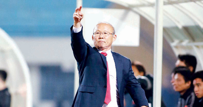 HLV Park Hang Seo đang rất tích cực thử nghiệm các phương án chiến thuật và nhân sự cho U23 Việt Nam. Ảnh: VSI