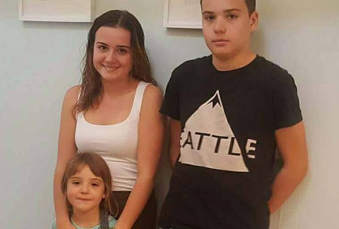  Claudia (18 tuổi) cùng hai em Martim (14 tuổi) và Mariana (5 tuổi) đều là thành viên trong nhóm kiện Hội đồng châu Âu. Ảnh: CNN.