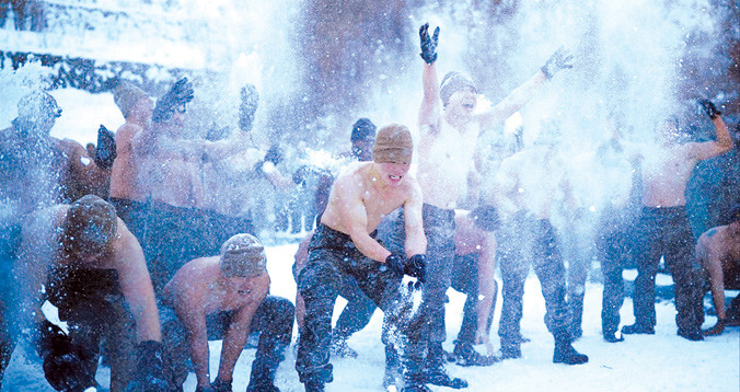 Lính thuỷ đánh bộ Mỹ và Hàn Quốc trong một cuộc tập trận chung mùa đông tại Pyeongchang. Ảnh: Kim Hong-ji.