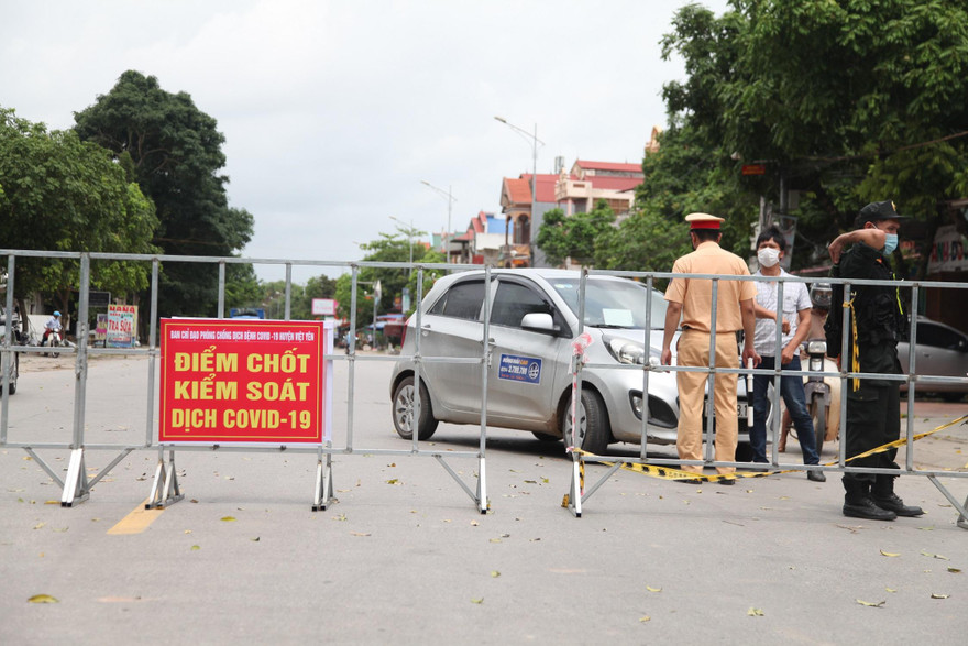 Một chốt kiểm soát dịch ở huyện Việt Yên